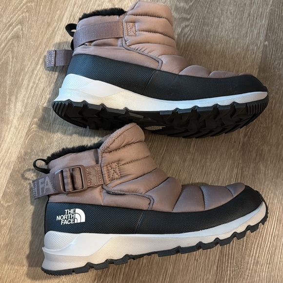 The North Face Thermoball Pull-On Boots - Picture 3 of 5